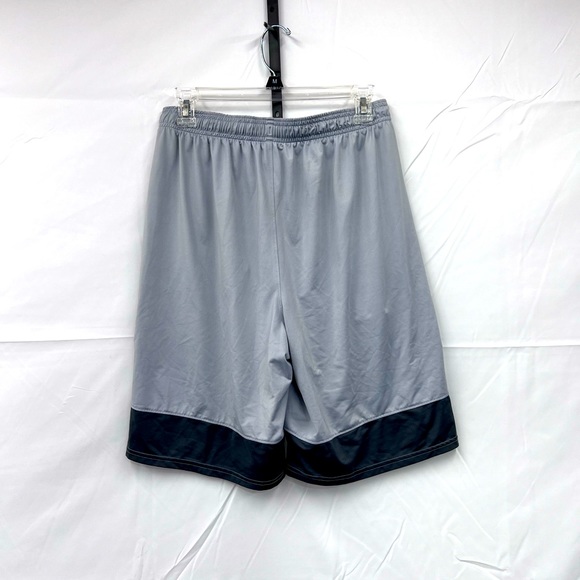 Under Armour Stretch Train Shorts - Picture 2 of 3